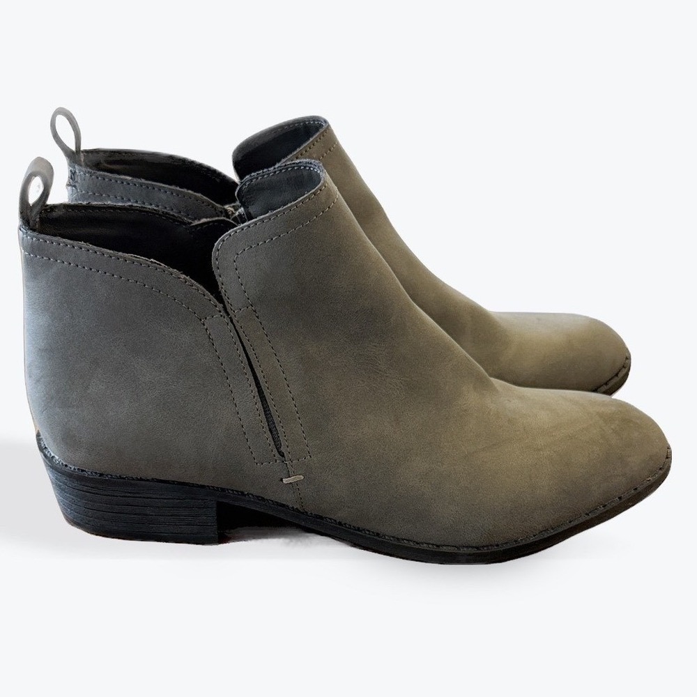 Sun + Stone Womens Grey Faux Suede Ankle Boots Side Zip Cutout Booties Size 7